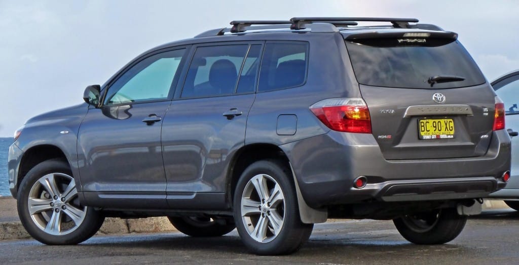 Toyota Kluger grey back side view